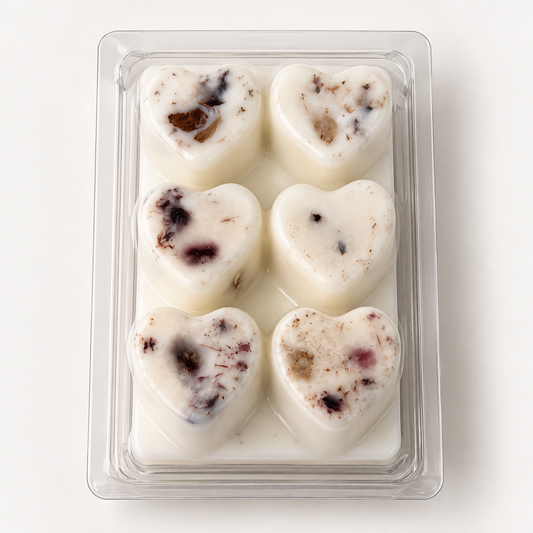 Sojawas waxmelts: blok met 6 hartjes met gedroogde bloemen en kruiden in doorzichtige verpakking